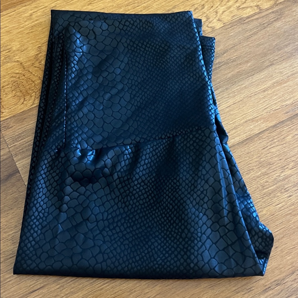 CHERISH BLACK SNAKE SKIN FAUX LEATHER LEGGINGS - Picture 11 of 12